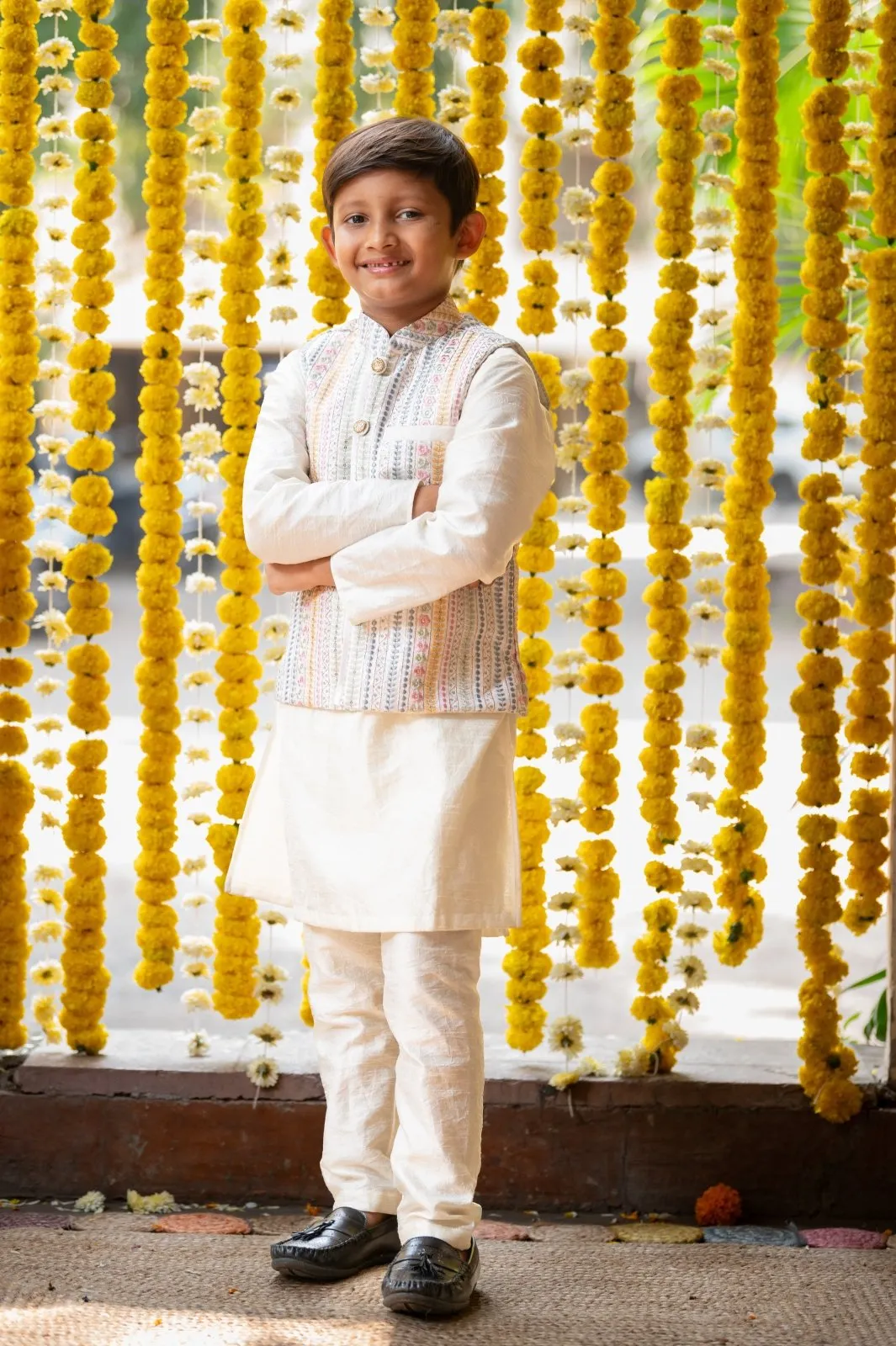 Ethnic Kurta With off white Embroidered Jacket And Pyjama