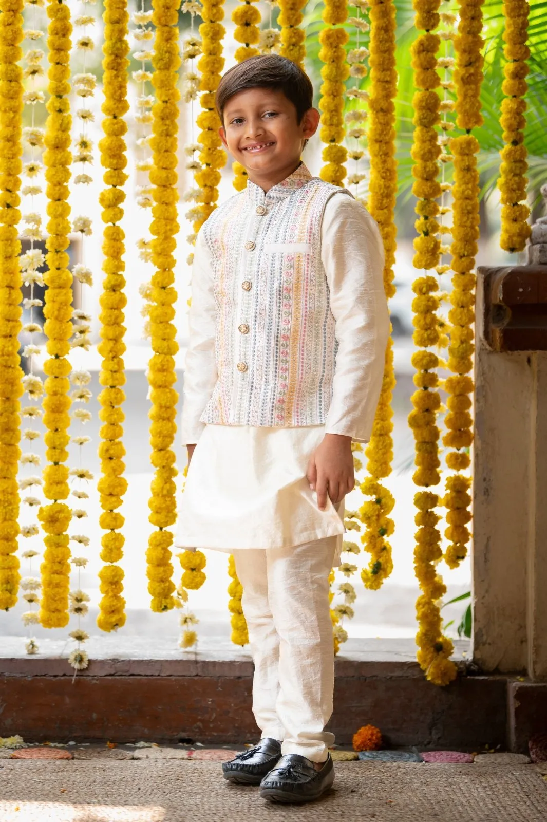 Ethnic Kurta With off white Embroidered Jacket And Pyjama